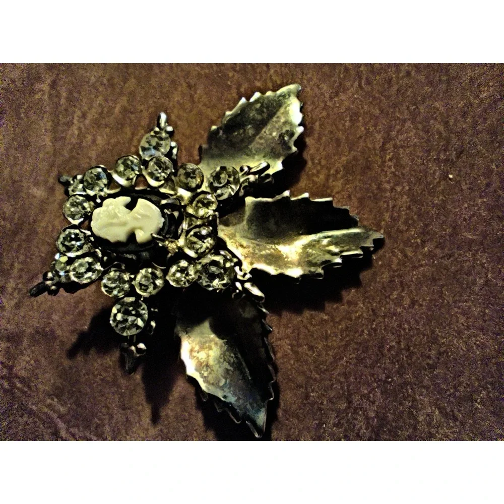 Vintage Cameo Rhinestone Leaf Brooch Silver Tone Starburst Victorian Style Pin